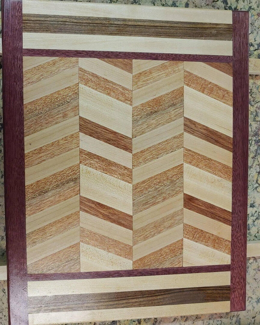 Cutting Board Cutting Board with zig zag pattern